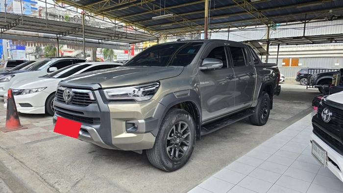 TOYOTA Hilux
