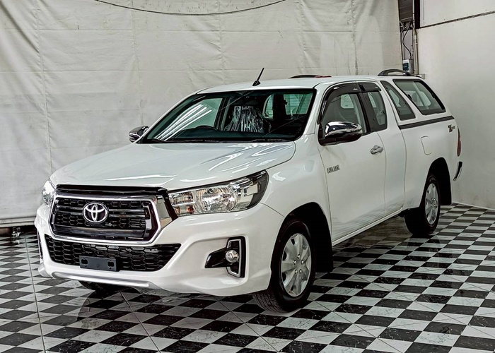 TOYOTA Hilux