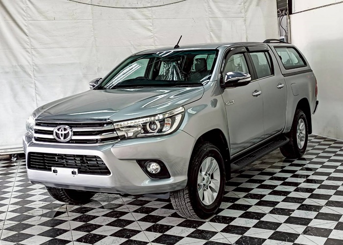 TOYOTA Hilux