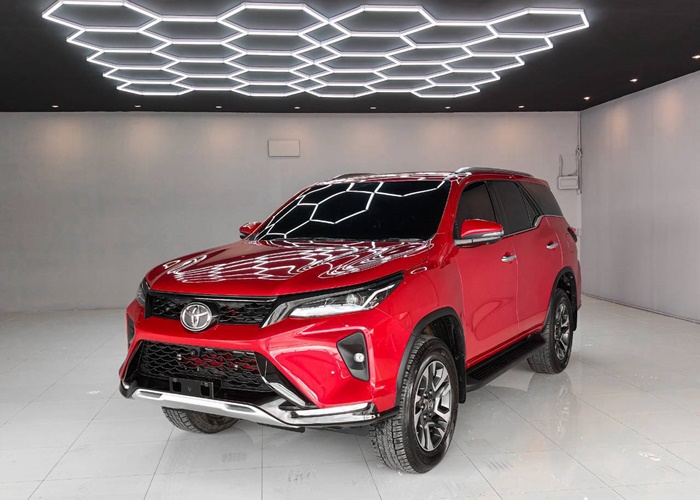 TOYOTA Fortuner