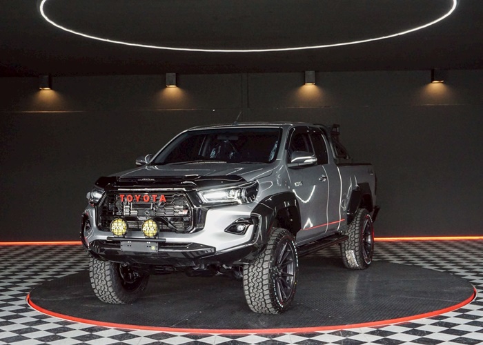 TOYOTA Hilux