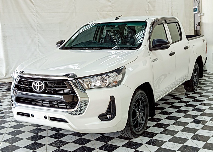 TOYOTA Hilux
