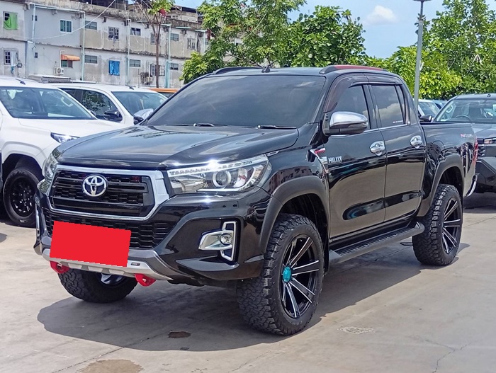 TOYOTA Hilux