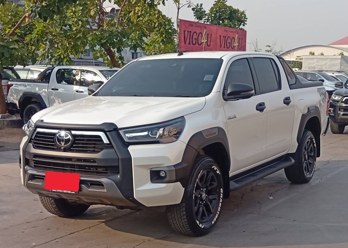 TOYOTA Hilux