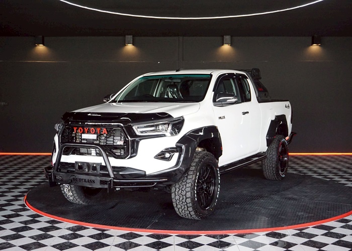 TOYOTA Hilux