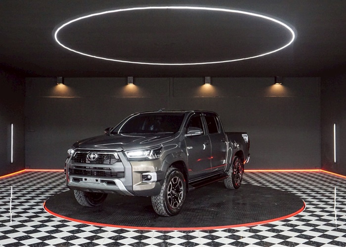 TOYOTA Hilux