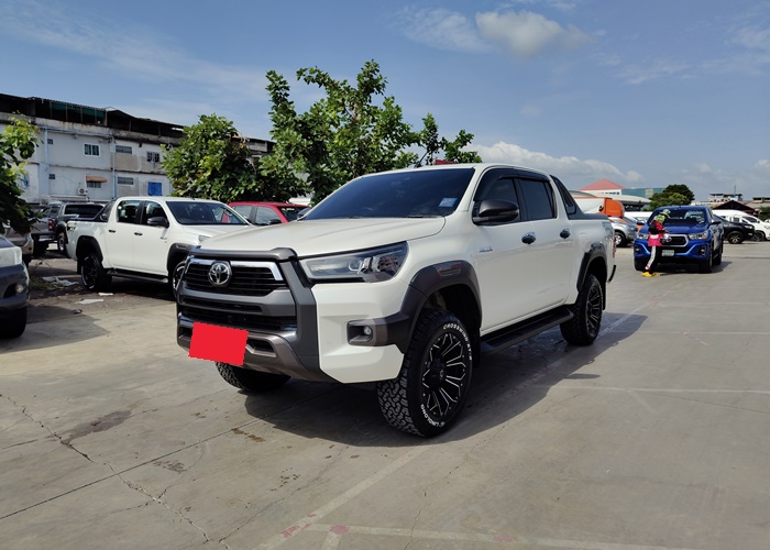 TOYOTA Hilux