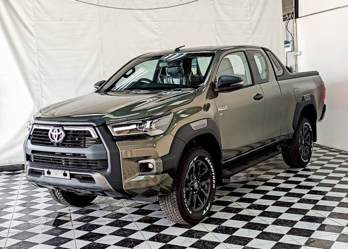 TOYOTA Hilux