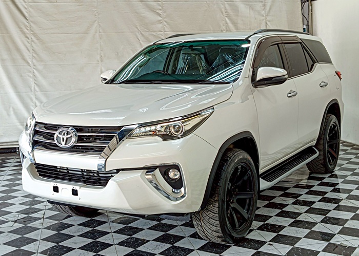 TOYOTA Fortuner