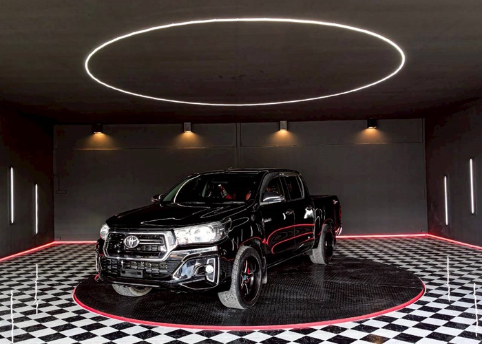 TOYOTA Hilux