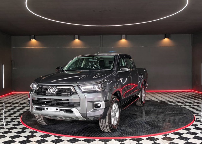 TOYOTA Hilux