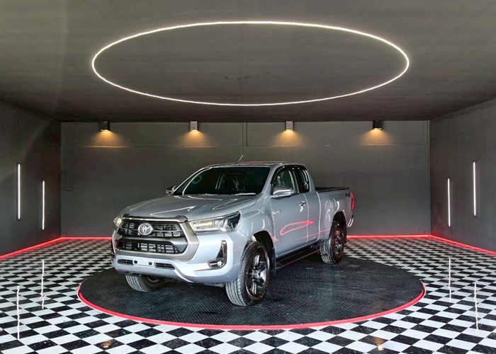 TOYOTA Hilux