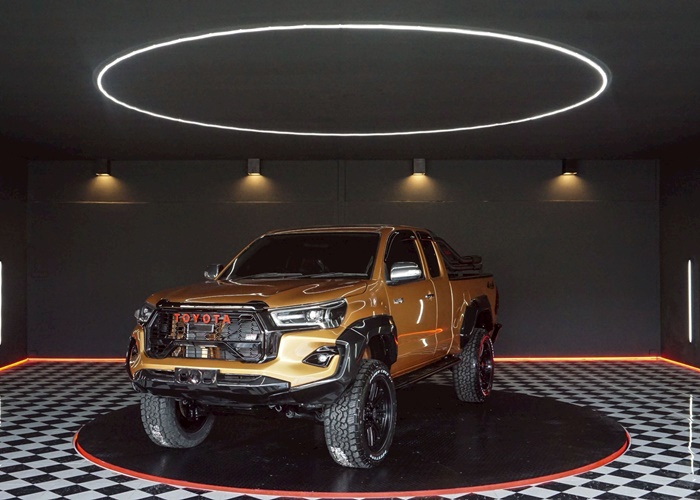 TOYOTA Hilux