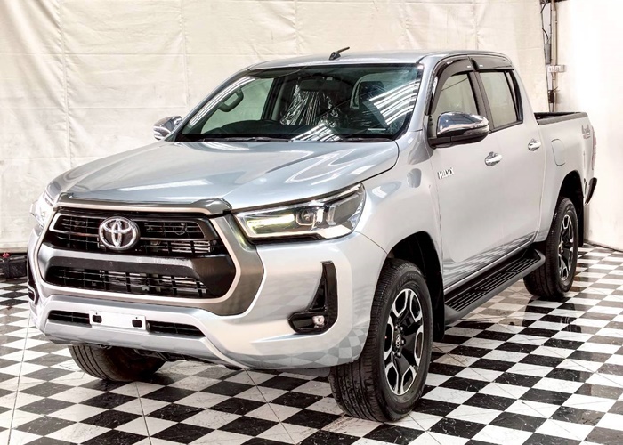 TOYOTA Hilux