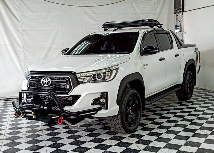 TOYOTA Hilux