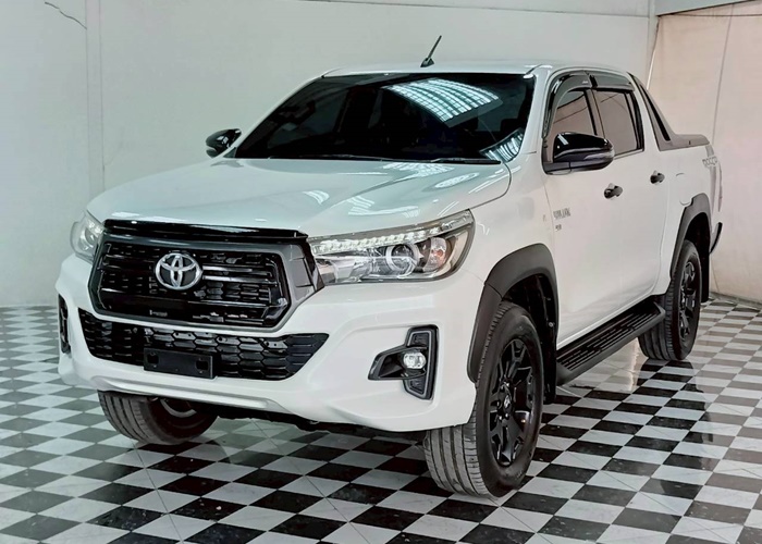 TOYOTA Hilux