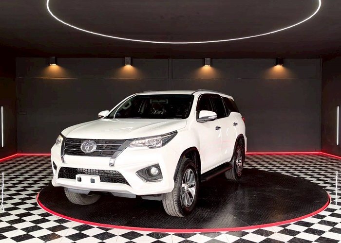 TOYOTA Fortuner
