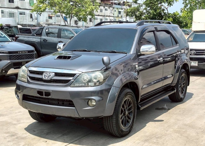 TOYOTA Fortuner