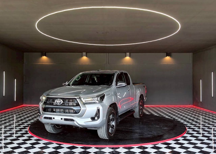 TOYOTA Hilux
