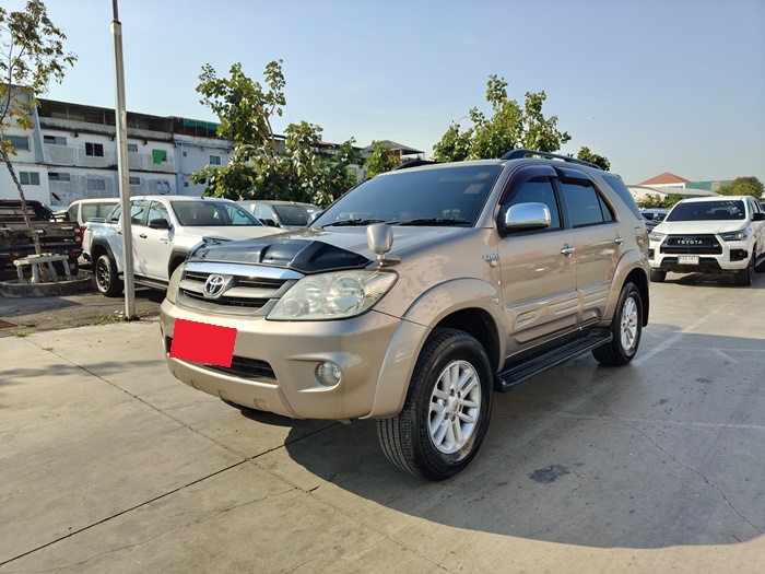 TOYOTA Fortuner