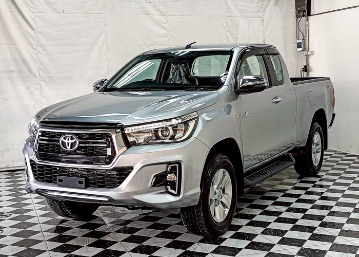 TOYOTA Hilux