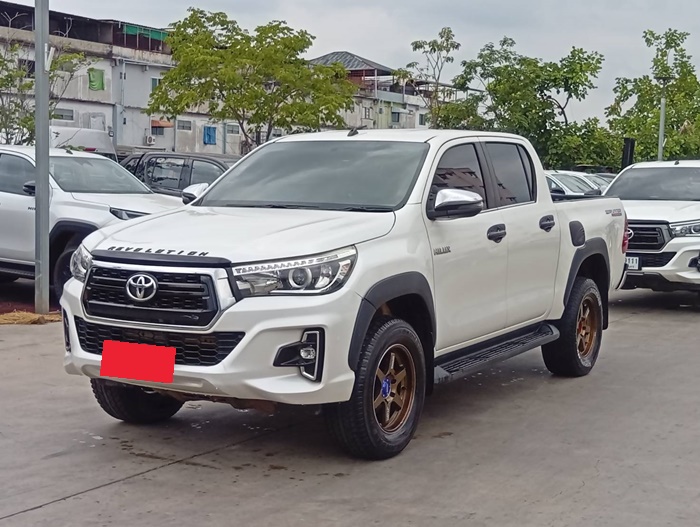 TOYOTA Hilux