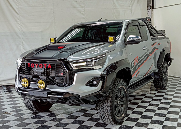 TOYOTA Hilux