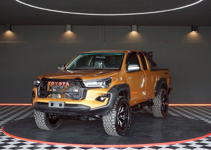 TOYOTA Hilux