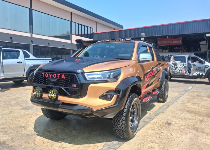 TOYOTA Hilux