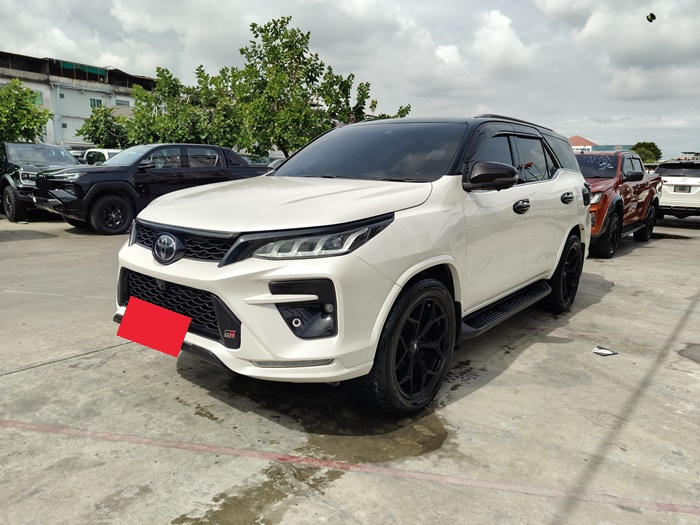 TOYOTA Fortuner