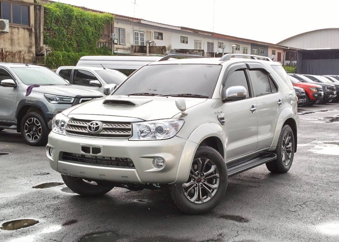 TOYOTA Fortuner