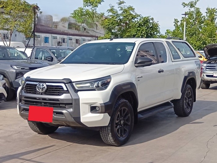 TOYOTA Hilux