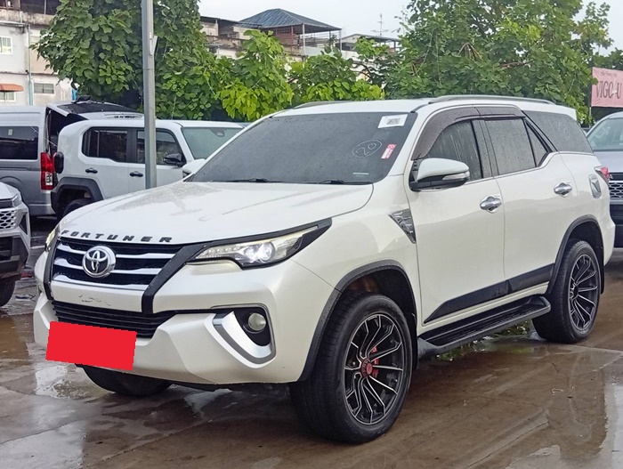 TOYOTA Fortuner