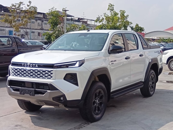 TOYOTA TRAVO OVERLAND