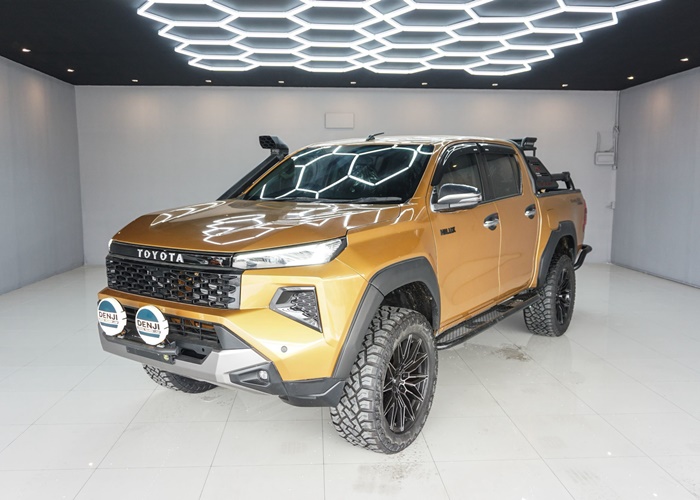 TOYOTA Hilux