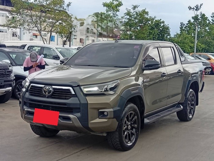 TOYOTA Hilux