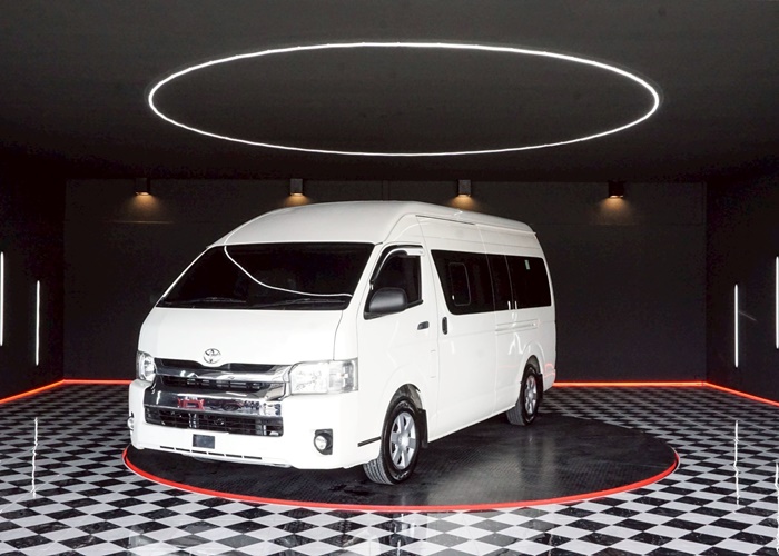 TOYOTA COMMUTER