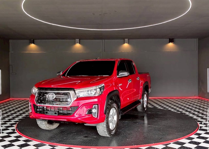 TOYOTA Hilux