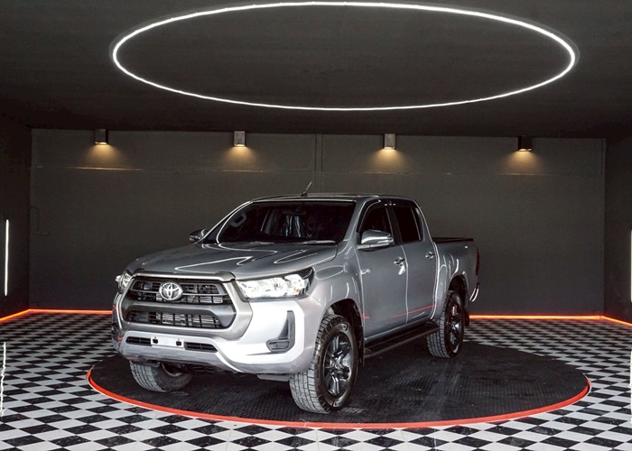 TOYOTA Hilux