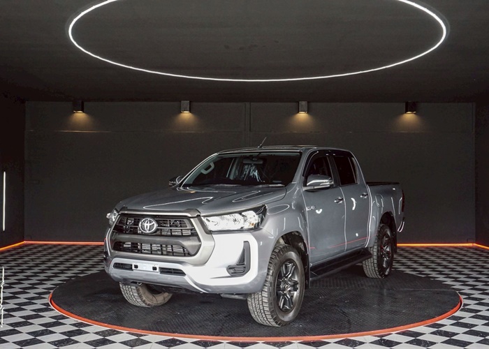 TOYOTA Hilux