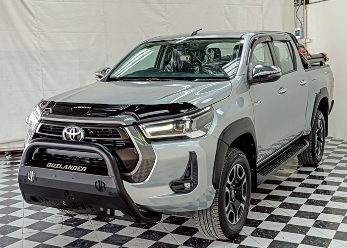 TOYOTA Hilux