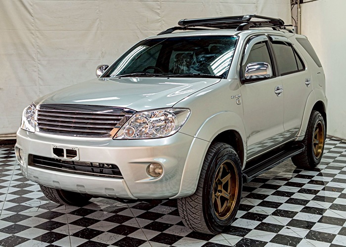 TOYOTA Fortuner