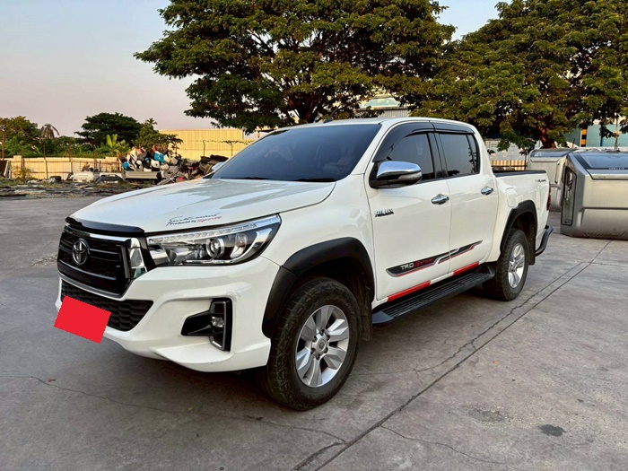 TOYOTA Hilux