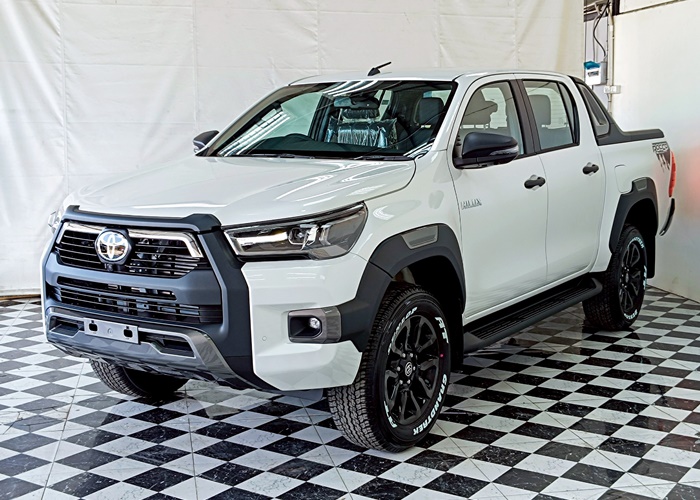 TOYOTA Hilux