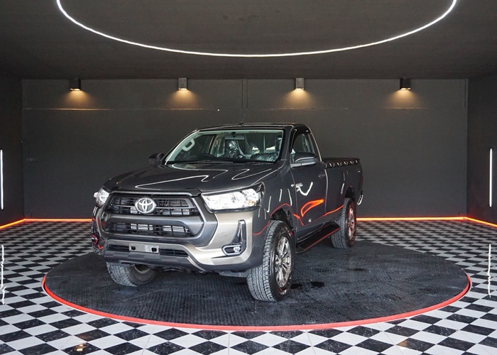 TOYOTA Hilux