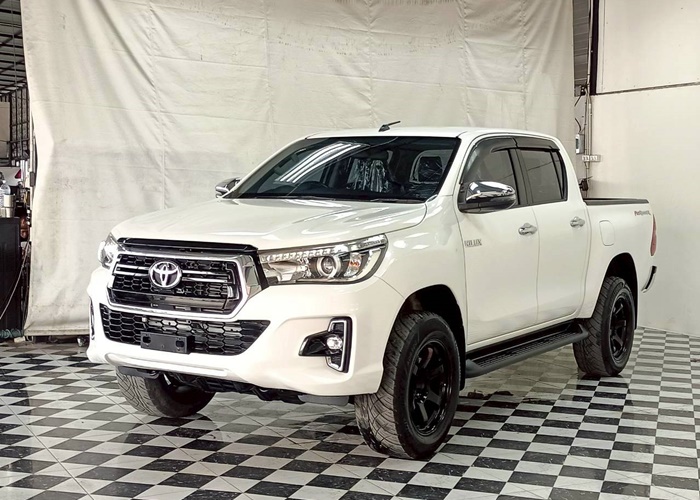 TOYOTA Hilux