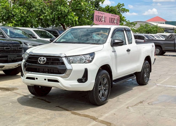 TOYOTA Hilux