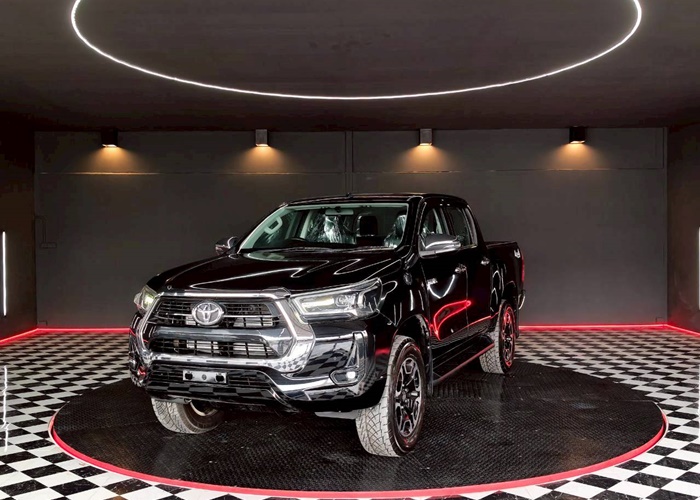 TOYOTA Hilux