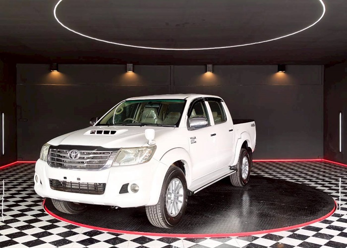 TOYOTA Hilux