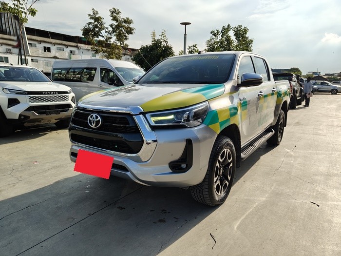 TOYOTA Hilux
